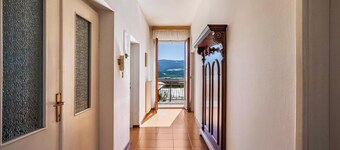 Appartamento 'Melax' con vista sulle montagne, giardino privato e balcone