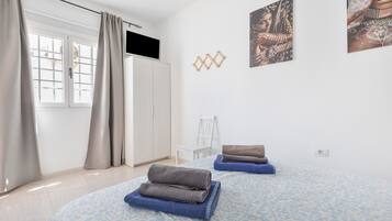 2 bedrooms, iron/ironing board, free WiFi, bed sheets