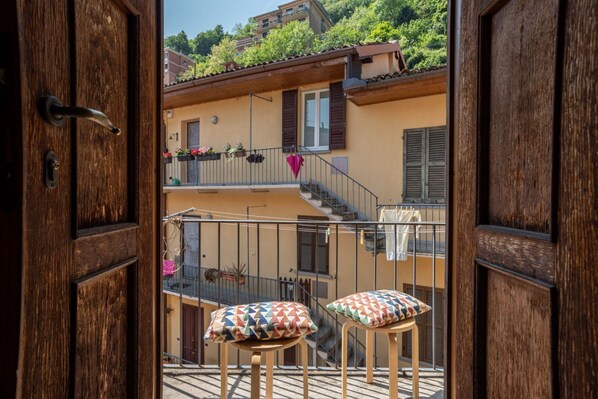 Interior - Cozy, completely renovated 47sqm apartment located on the 3rd floor of a building WITHOUT elevator. The apartment is accessed via an external balcony overlooking the quiet internal courtyard.The accommodation is located in an excellent location in the ci (Como)