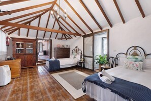 2 makuuhuonetta, silitysrauta/-lauta, ilmainen Wi-Fi, vuodevaatteet