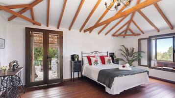 2 slaapkamers, een strijkplank/strijkijzer, gratis wifi, beddengoed