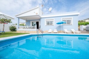 Pool - Holiday Home "Marblau 4" near the Beach with Pool and Wi-Fi (Vinaròs)
