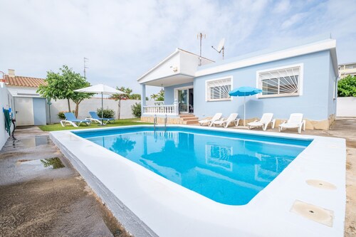 Holiday Home "Marblau 4" near the Beach with Pool and Wi-Fi