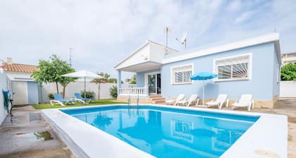 Holiday Home "Marblau 4" near the Beach with Pool and Wi-Fi