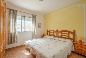 3 bedrooms, iron/ironing board, free WiFi, bed sheets - Holiday Home "Marblau 4" near the Beach with Pool and Wi-Fi (Vinaròs)