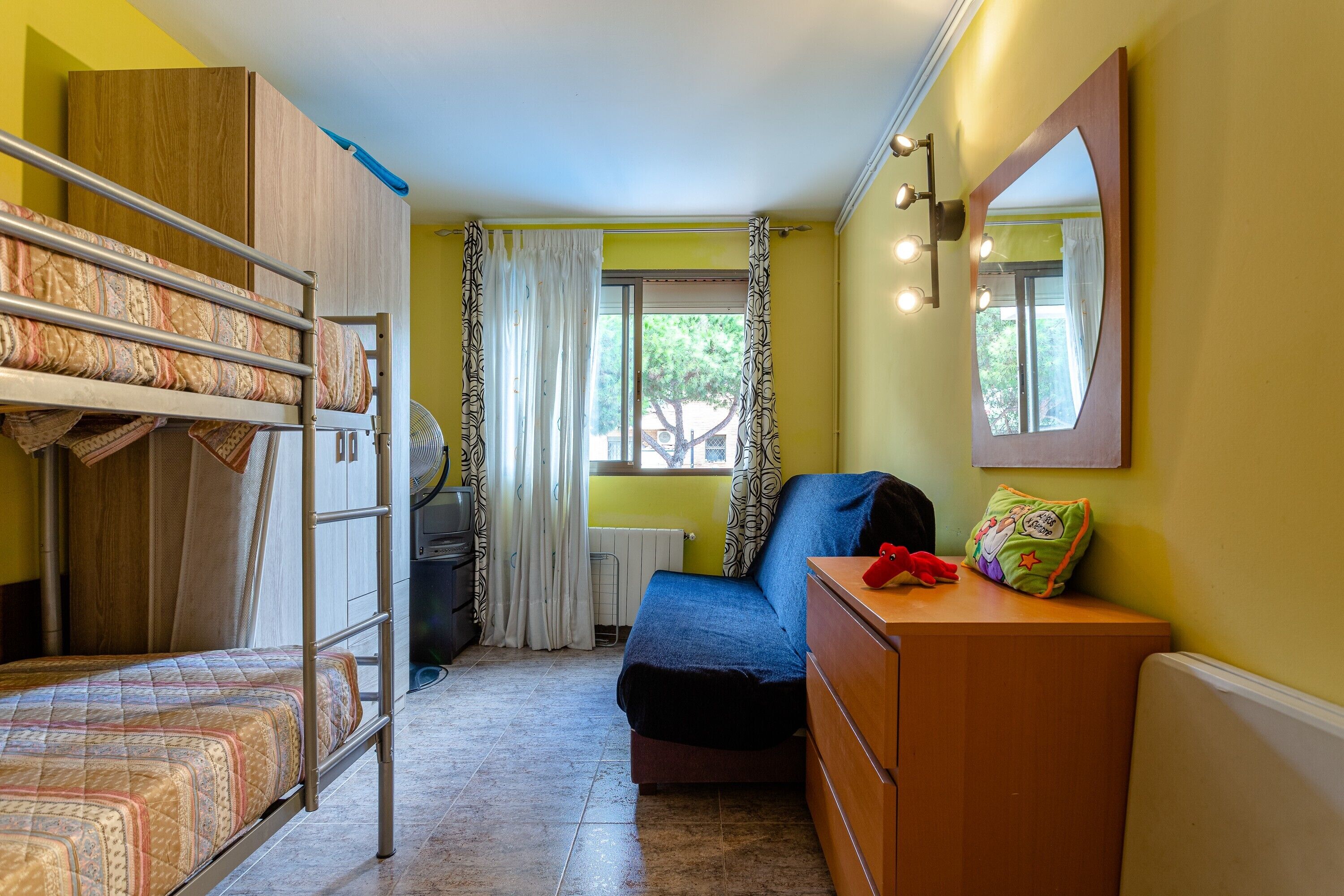 2 多间卧室、熨斗/熨衣板、免费 WiFi、床单