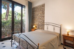 1 bedroom, iron/ironing board, free WiFi, bed sheets - Holiday Apartment '5 Mehari' with Balcony, A/C & Wi-Fi (Varigotti)