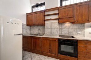 Fridge, microwave, stovetop, cookware/dishes/utensils