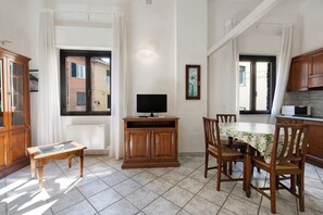 Dining - Holiday Apartment 8 Mehari close to the Beach with Wi-Fi (Varigotti)
