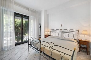 1 bedroom, iron/ironing board, free WiFi, bed sheets - Pet-Friendly Apartment "14 Mehari" with Balcony & Wi-Fi (Varigotti)