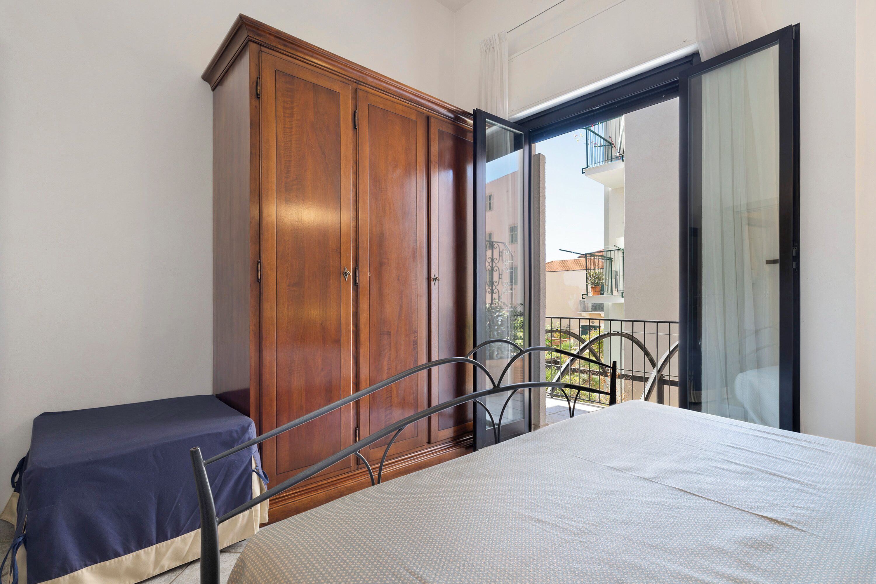 1 slaapkamer, een strijkplank/strijkijzer, gratis wifi, beddengoed