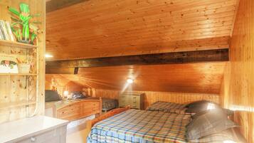 3 bedrooms, iron/ironing board, WiFi