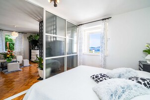 Appartamento (Two Bedroom Apartment with Terrace an) | 7 camere, culle/letti per bambini (a pagamento)