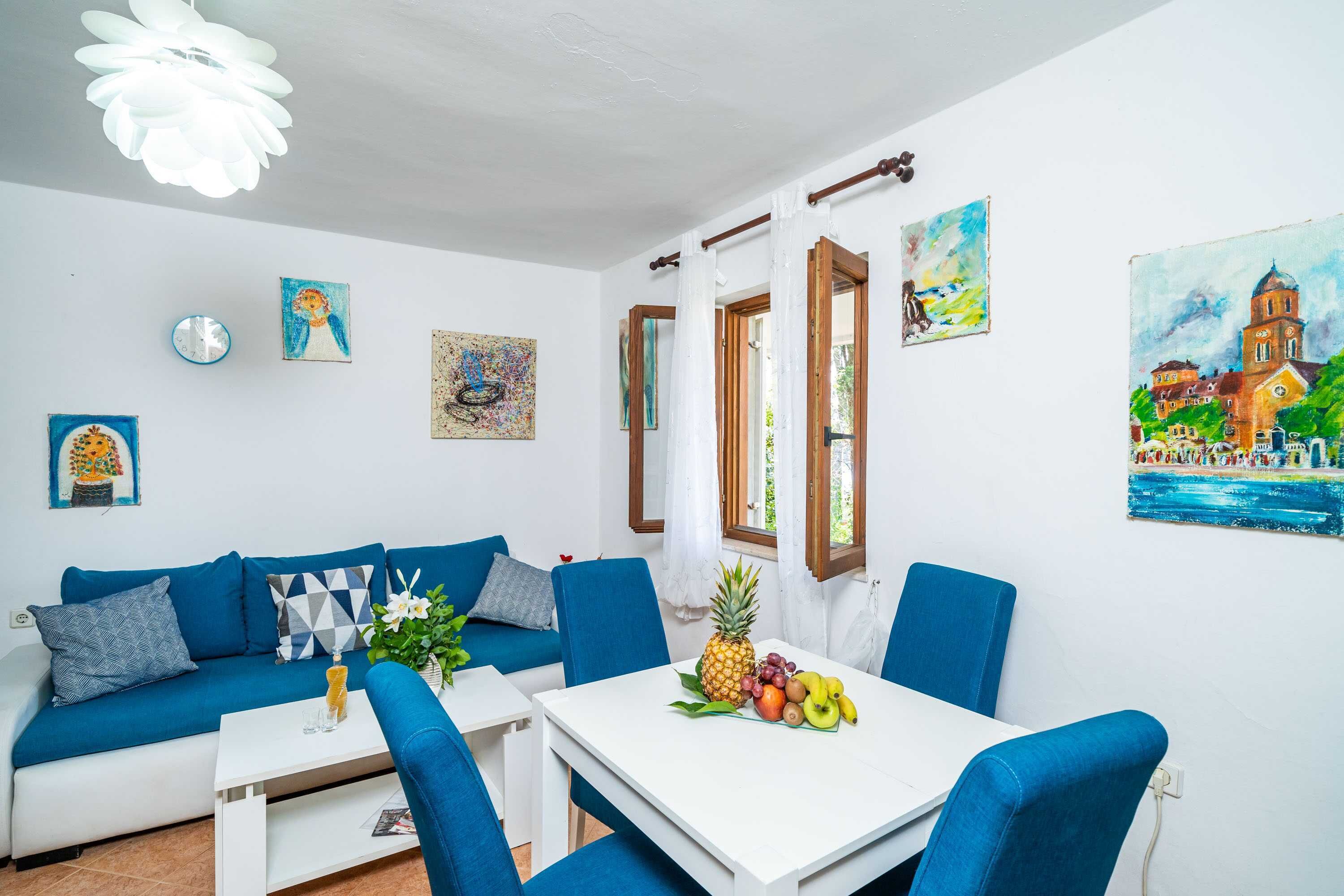 Apartment (One Bedroom Apartment with Terrace an) | Dining room