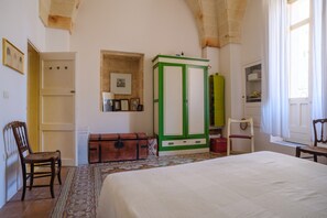 Room - Holiday Home 'Dimora Storica Maruggio' with Terrace & A/C (maruggio)