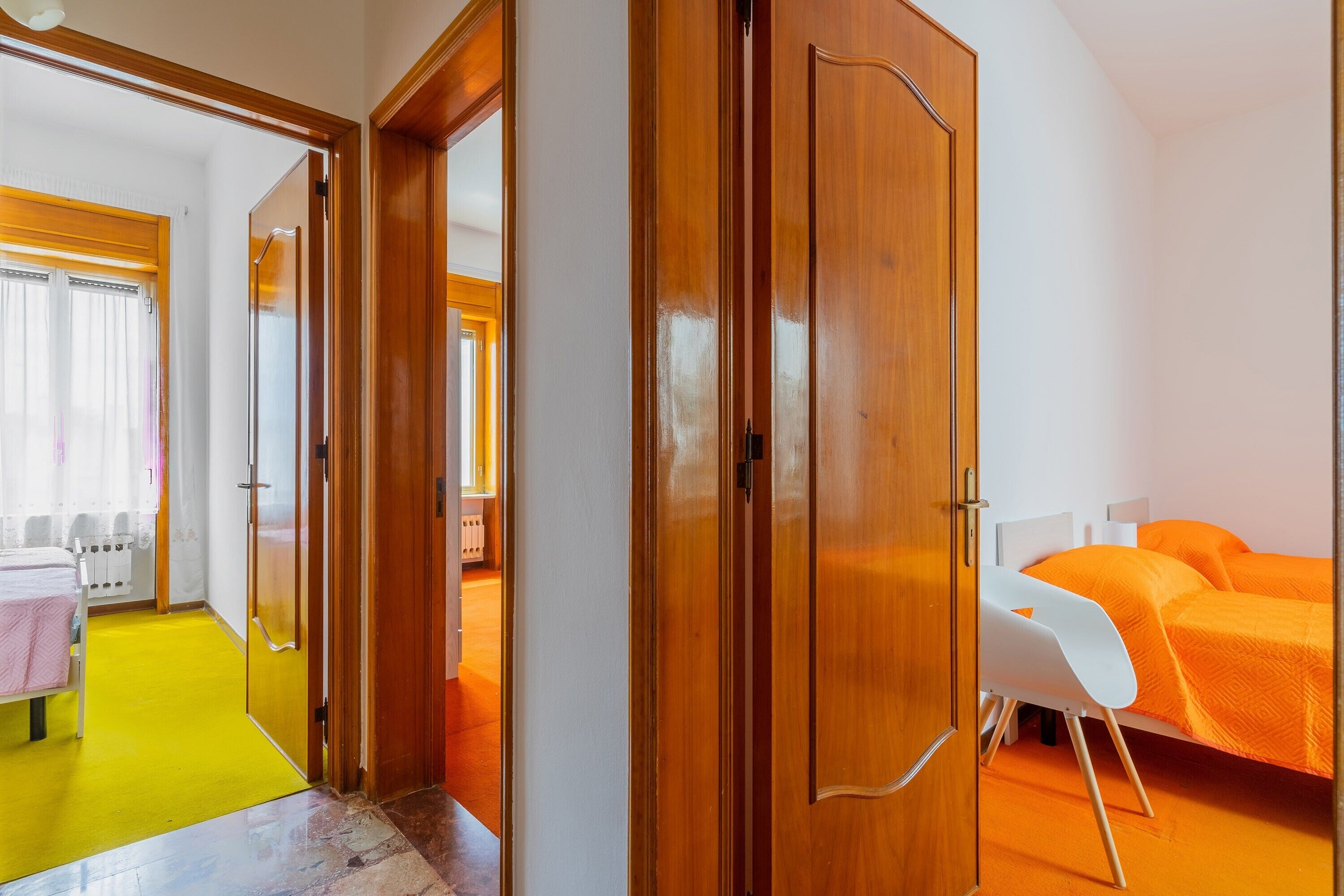 4 bedrooms, iron/ironing board, bed sheets