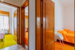 4 bedrooms, iron/ironing board, bed sheets