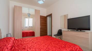 2 habitaciones, tabla de planchar con plancha, wifi y ropa de cama