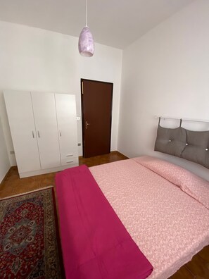 3 Schlafzimmer, Bügeleisen/Bügelbrett, Internetzugang, Bettwäsche