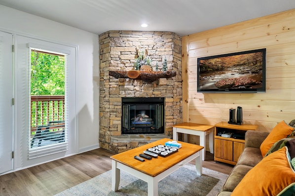 Smart TV, fireplace - 1 Mile to Dollywood and Pigeon Forge Strip! (Pigeon Forge)