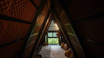 Deluxe Quadruple Room | Individually furnished, laptop workspace, free WiFi, bed sheets