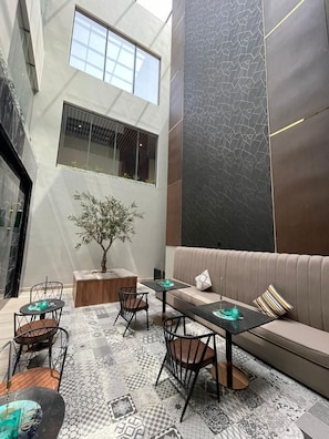 Sengetøy av topp kvalitet, dundyner, memory foam-senger og minibar