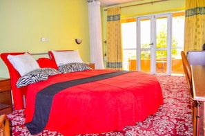 エコノミー シングル ルーム | 客室ごとに異なる装飾、客室ごとに異なるインテリア、デスク、ノートパソコン用作業スペース