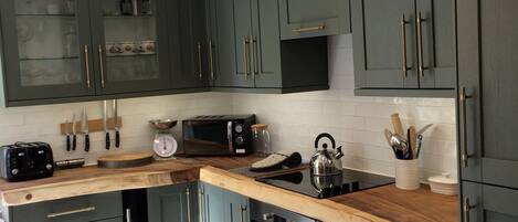 Køleskab, mikrobølgeovn, ovn, opvaskemaskine