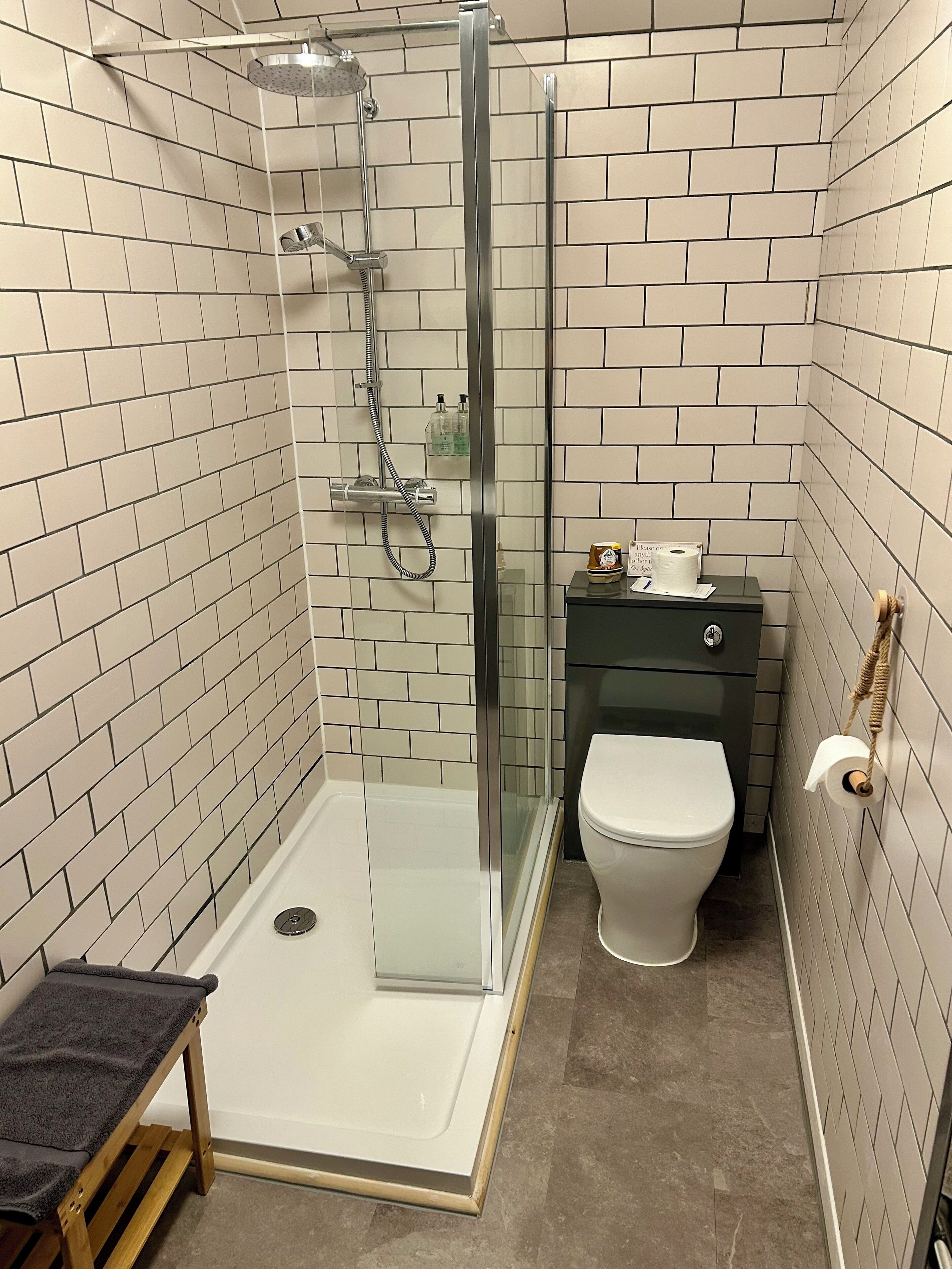 Premium Twin Room | Bathroom | Towels