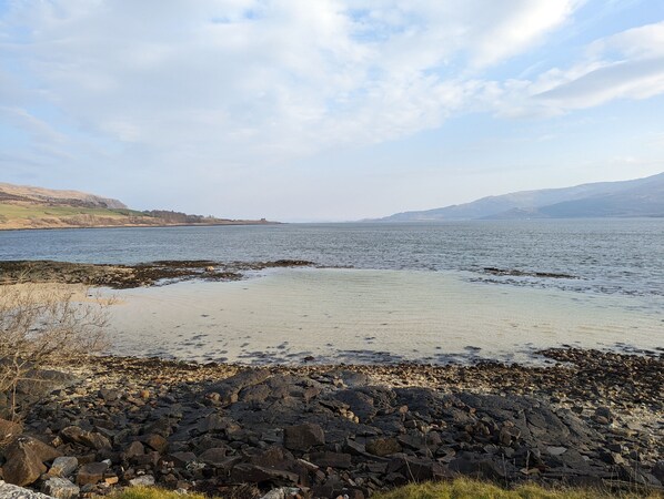 En la playa, arena blanca