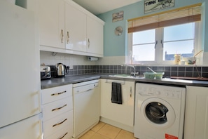 Dishwasher, cookware/dishes/utensils