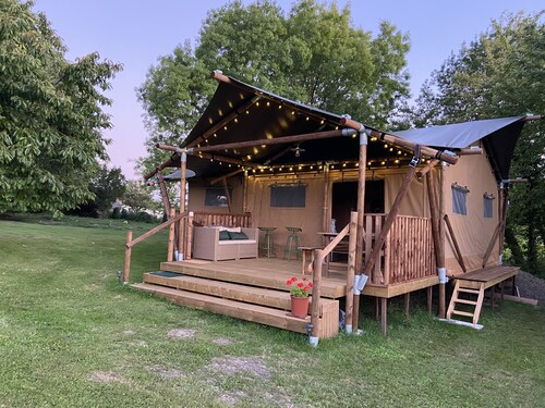 Glamping TENTE LODGE SAFARI DE LUXE, vue sur le coteau et vignes