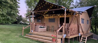 Glamping TENTE LODGE SAFARI DE LUXE, vue sur le coteau et vignes