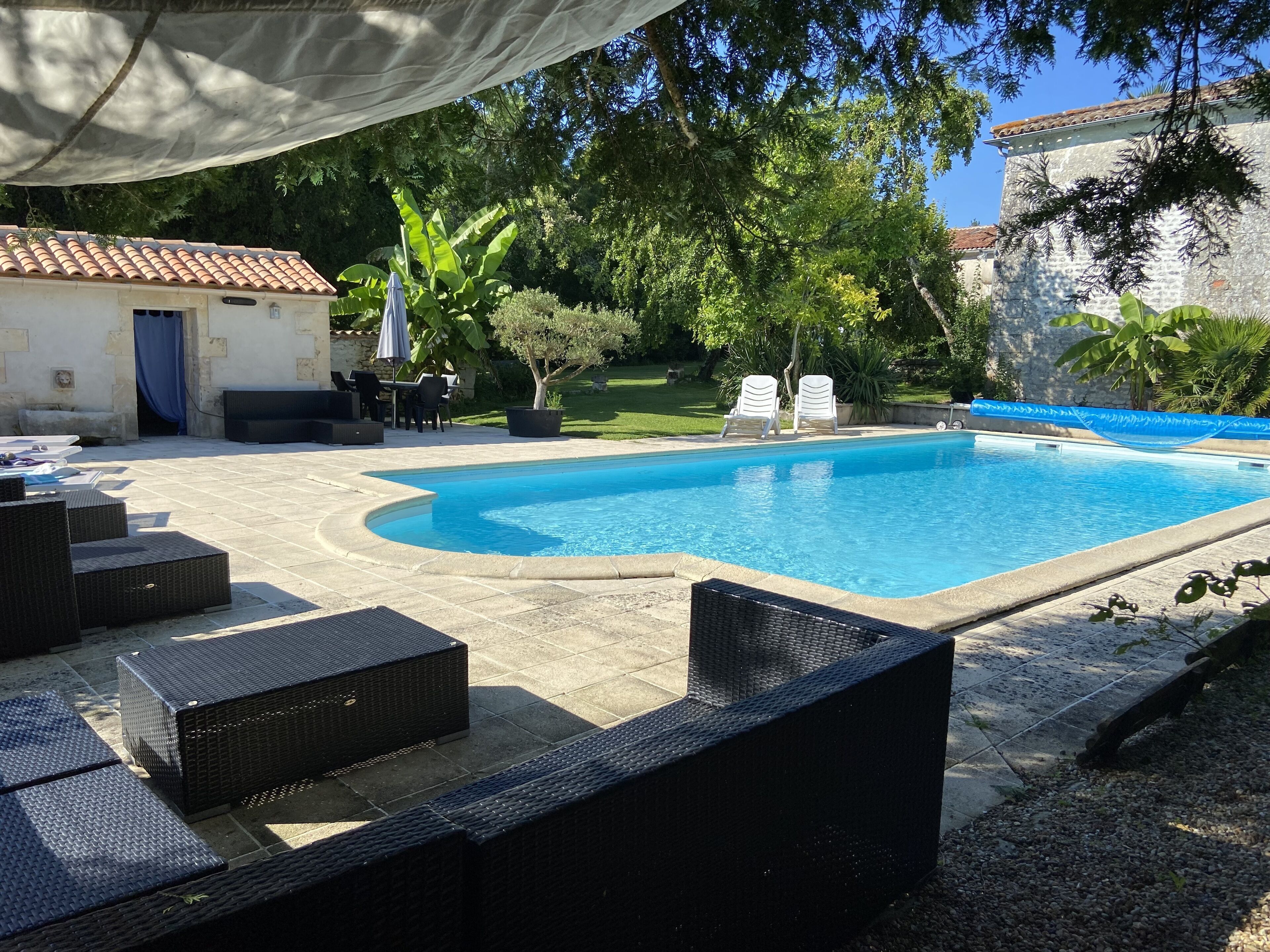 室外游泳池，恒温泳池