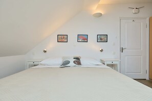 Apartment (0 Bedroom) | Laptop workspace, iron/ironing board, cribs/infant beds, travel crib