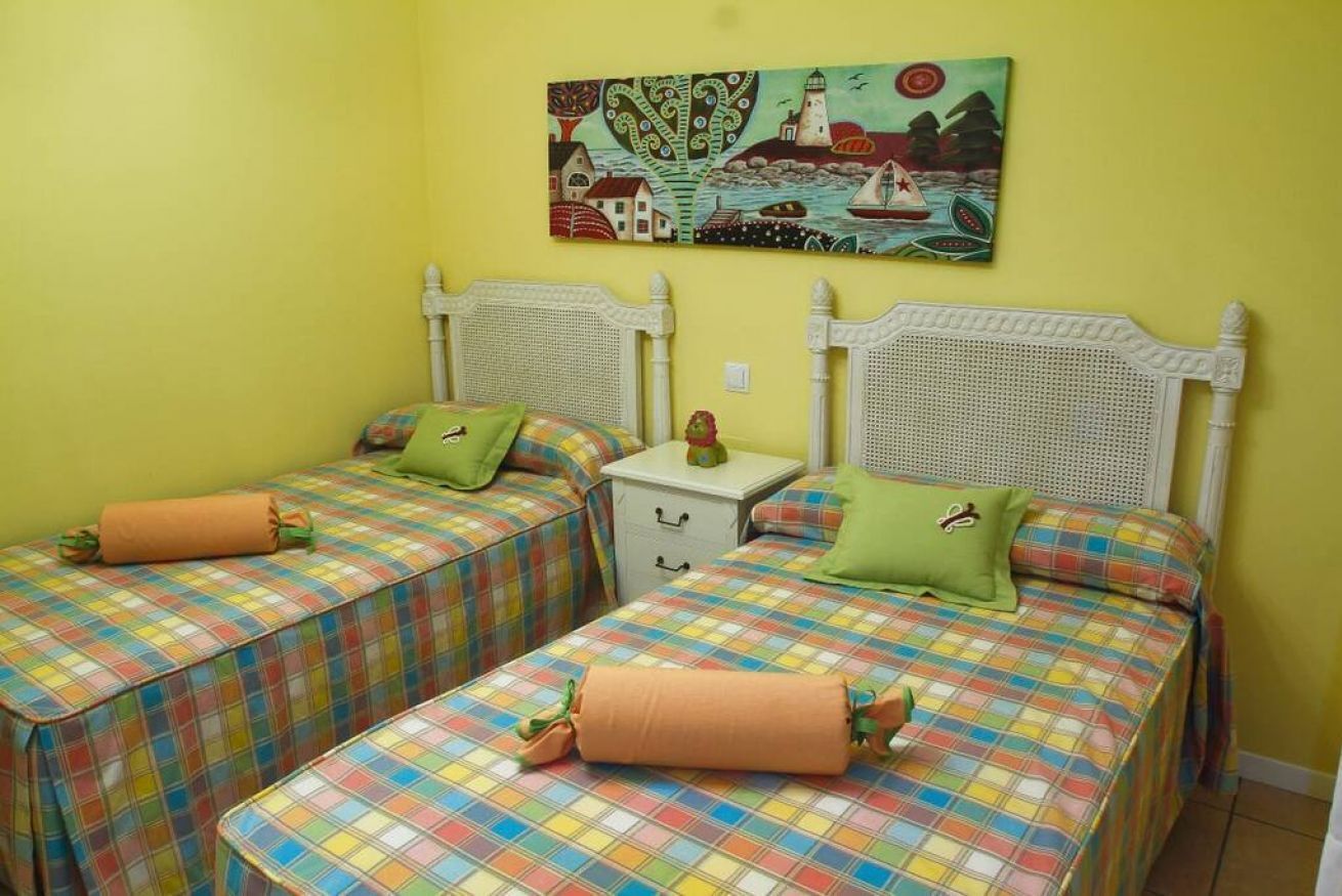 4 habitaciones, tabla de planchar con plancha, cuna de viaje y wifi 