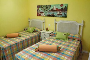 4 habitaciones, tabla de planchar con plancha, cuna de viaje y wifi 