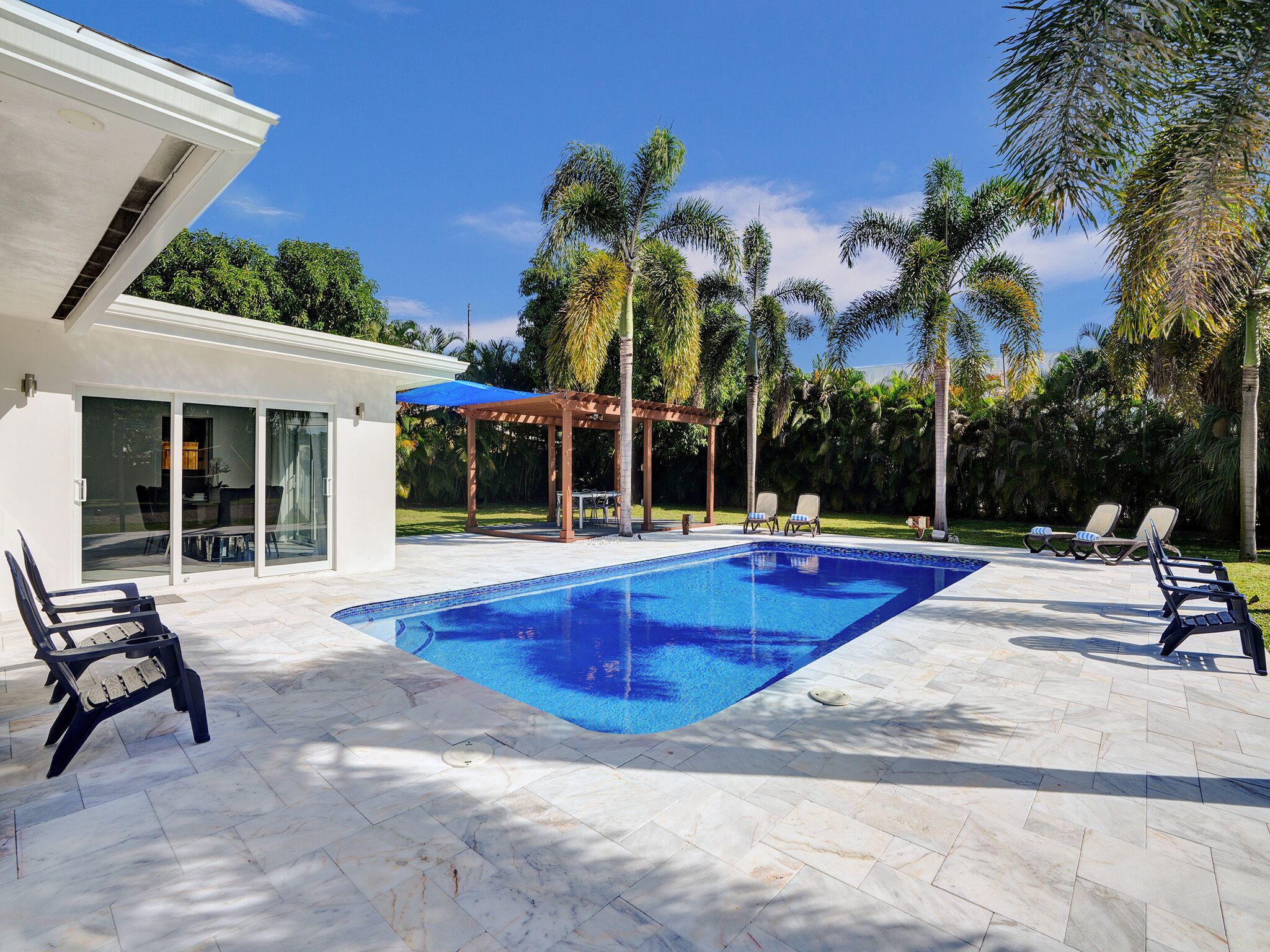 RENT LUXE 5 STAR HEATED POOL + OVERSIZED PRIVATE BEACH SAND VOLLEYBALL COURT! 