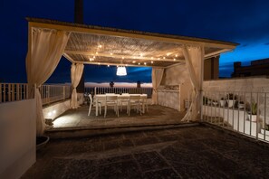 Outdoor dining - Casa Stella, with panoramic terrace over the rooftops of Salento! (Matino)