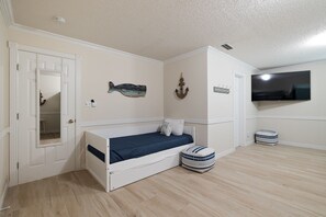 4 bedrooms, iron/ironing board, free WiFi, bed sheets