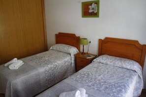 2 bedrooms, iron/ironing board, travel cot, WiFi