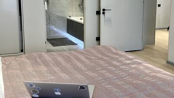 2 bedrooms, iron/ironing board, free WiFi