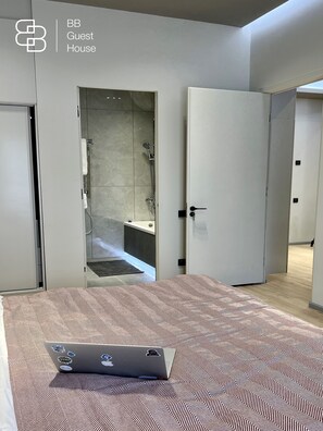 2 bedrooms, iron/ironing board, free WiFi