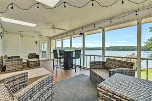 Interior - 4 Bedrooms, 1 Flex Room, 3½ Bathrooms!  Pet Friendly! Many Recent Updates! Sits Close to the Water! (Moneta)