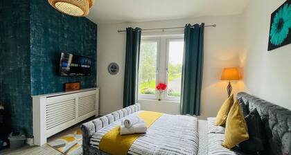 Entire Pet Friendly Apartment- Self Check In/Out