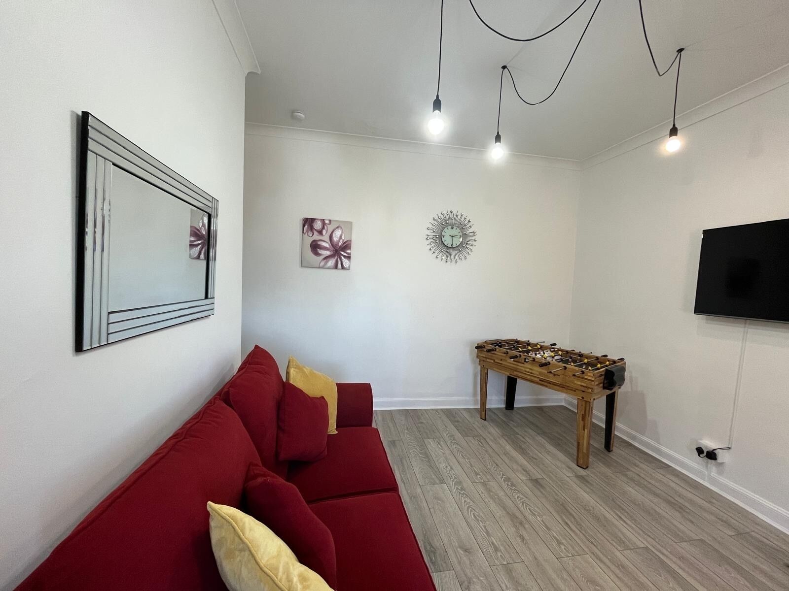 Smart TV, futbolito y tenis de mesa 