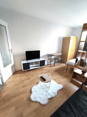 2 bedrooms, iron/ironing board, free WiFi