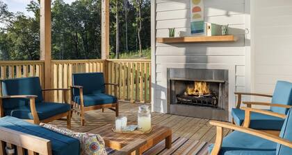 The Woodland Lodge | Hot Tub | Mtn Views | Pool Table | 21 People | 6 Bed, 3.5 Bath