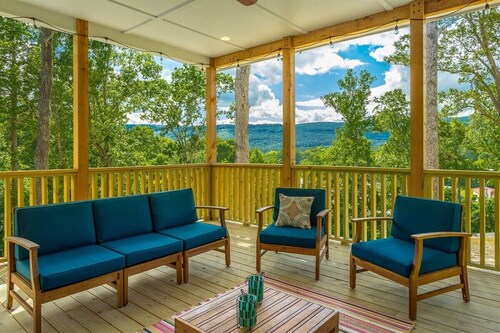 Woodland Lodge - Mtn Views | Hot Tub | Sleeps 21