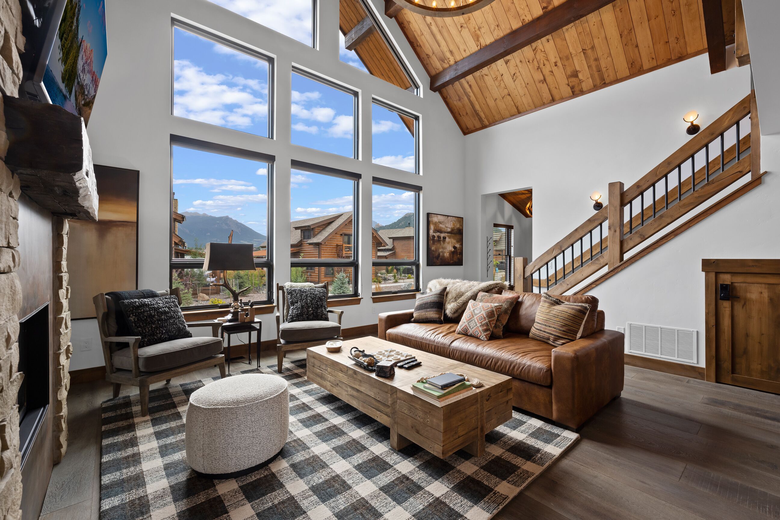 Smart-TV, Kamin, Stereoanlage